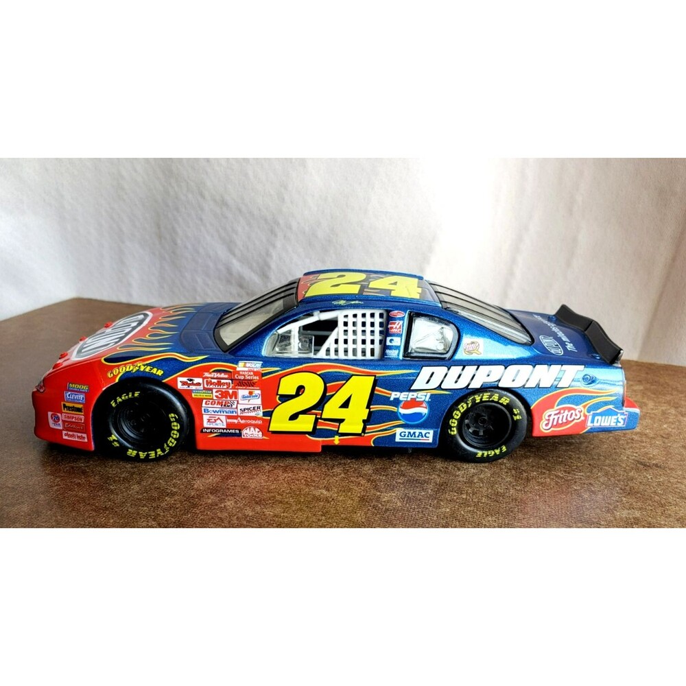 JEFF GORDON 2002 MONTE CARLO CHEVROLET Dupont 24 Red & Blue 1:24 LOOSE STOCK CAR